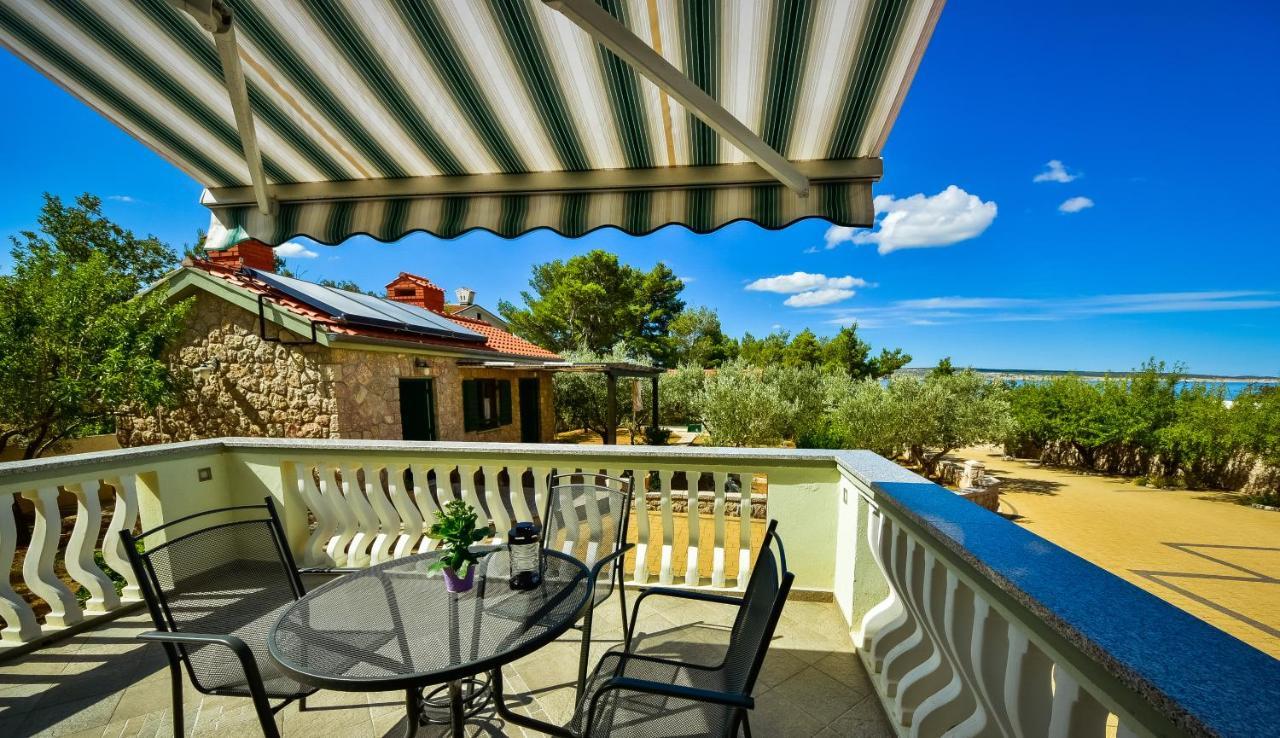 In Olive Garden Apartment Starigrad Paklenica Luaran gambar