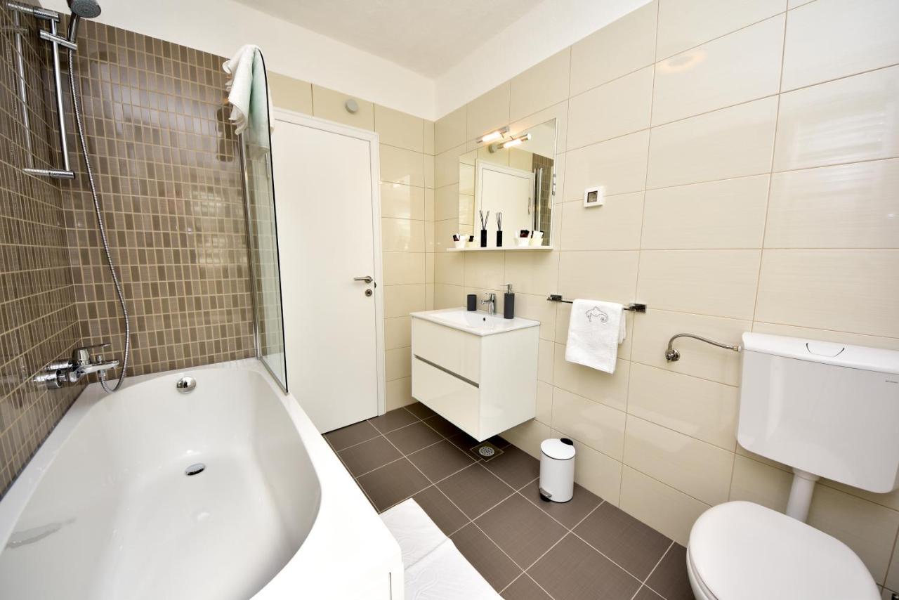 In Olive Garden Apartment Starigrad Paklenica Luaran gambar