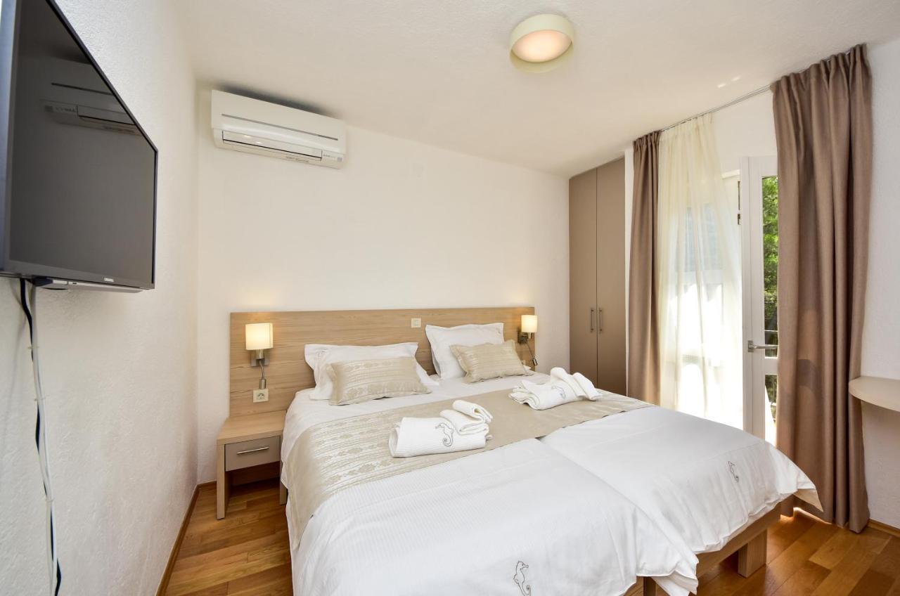 In Olive Garden Apartment Starigrad Paklenica Luaran gambar