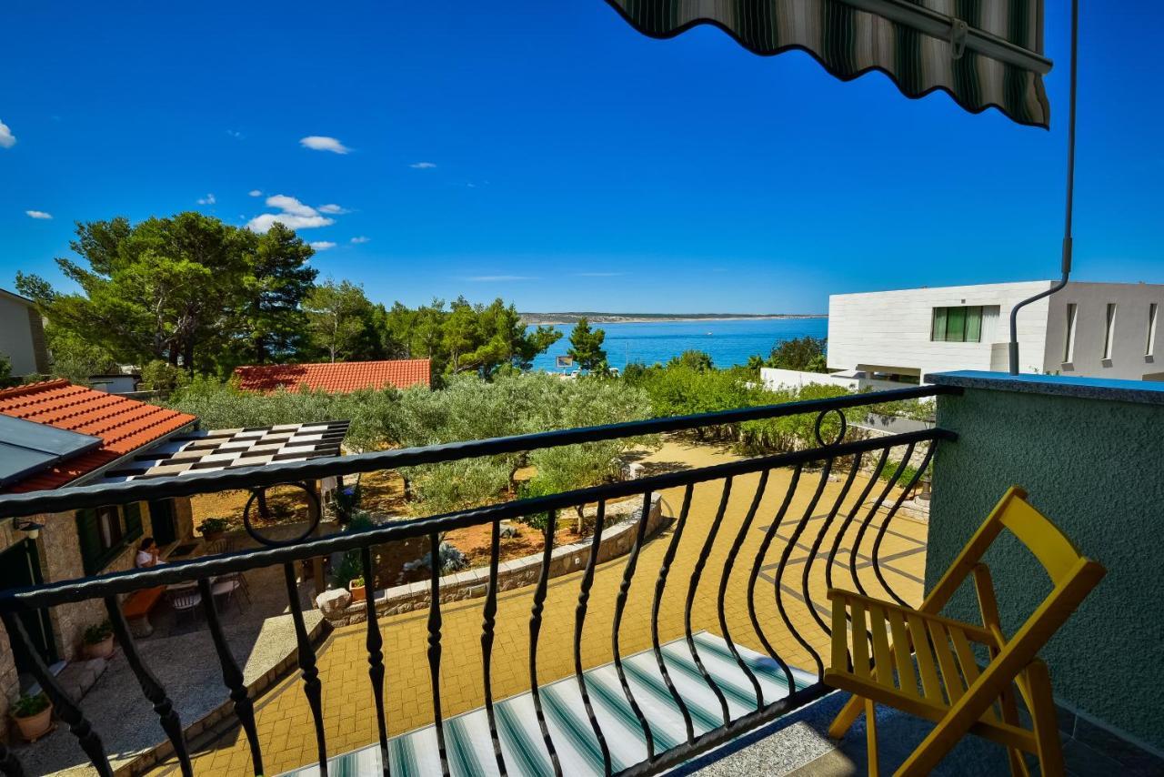 In Olive Garden Apartment Starigrad Paklenica Luaran gambar