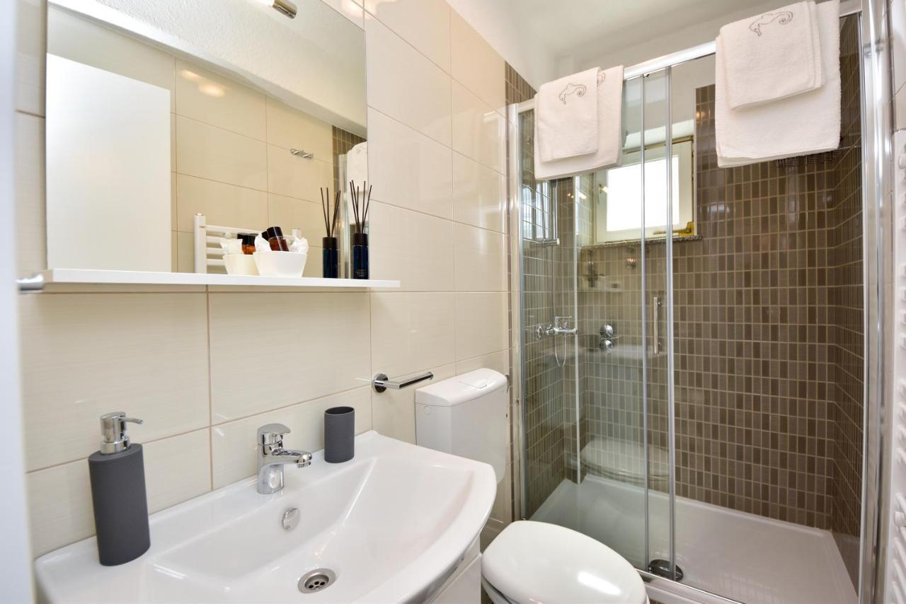 In Olive Garden Apartment Starigrad Paklenica Luaran gambar