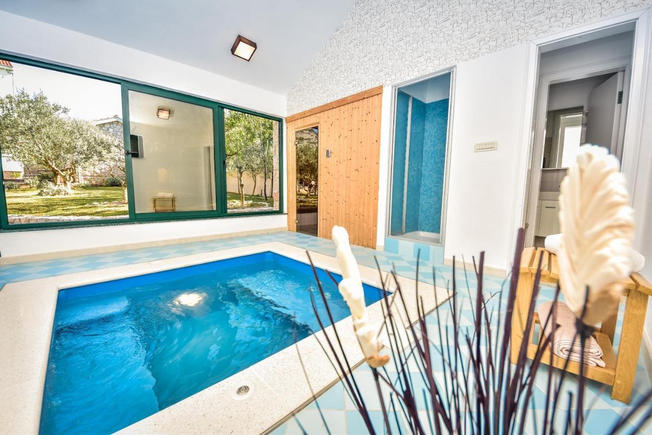 In Olive Garden Apartment Starigrad Paklenica Luaran gambar